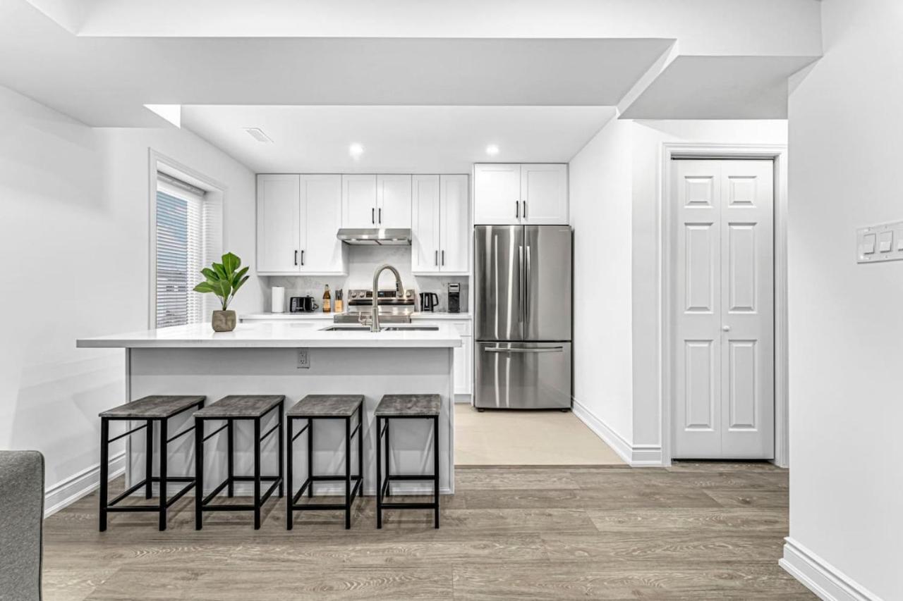 Elegant 3BR Home Near Hospitals Tims Field QEW