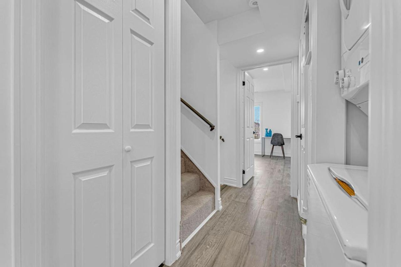 Elegant 3BR Home Near Hospitals Tims Field QEW