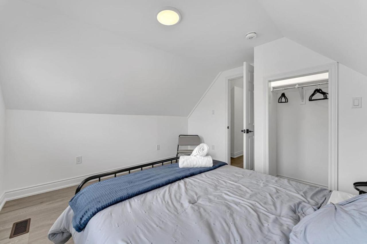Elegant 3BR Home Near Hospitals Tims Field QEW