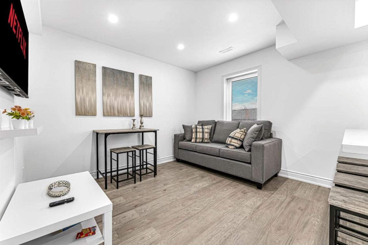 Elegant 3BR Home Near Hospitals Tims Field QEW