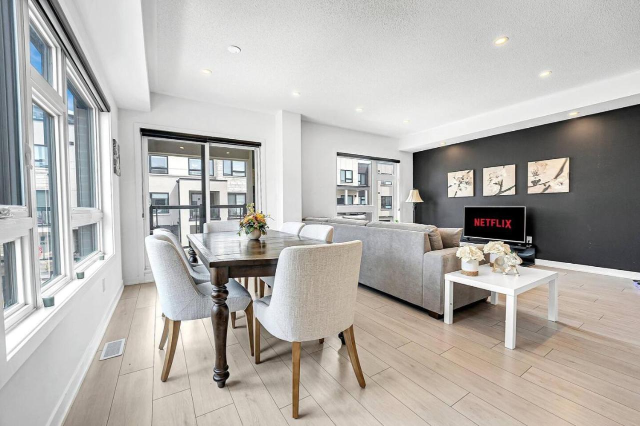 Ritzy 3BR Home with Balcony Near Burlington Pier