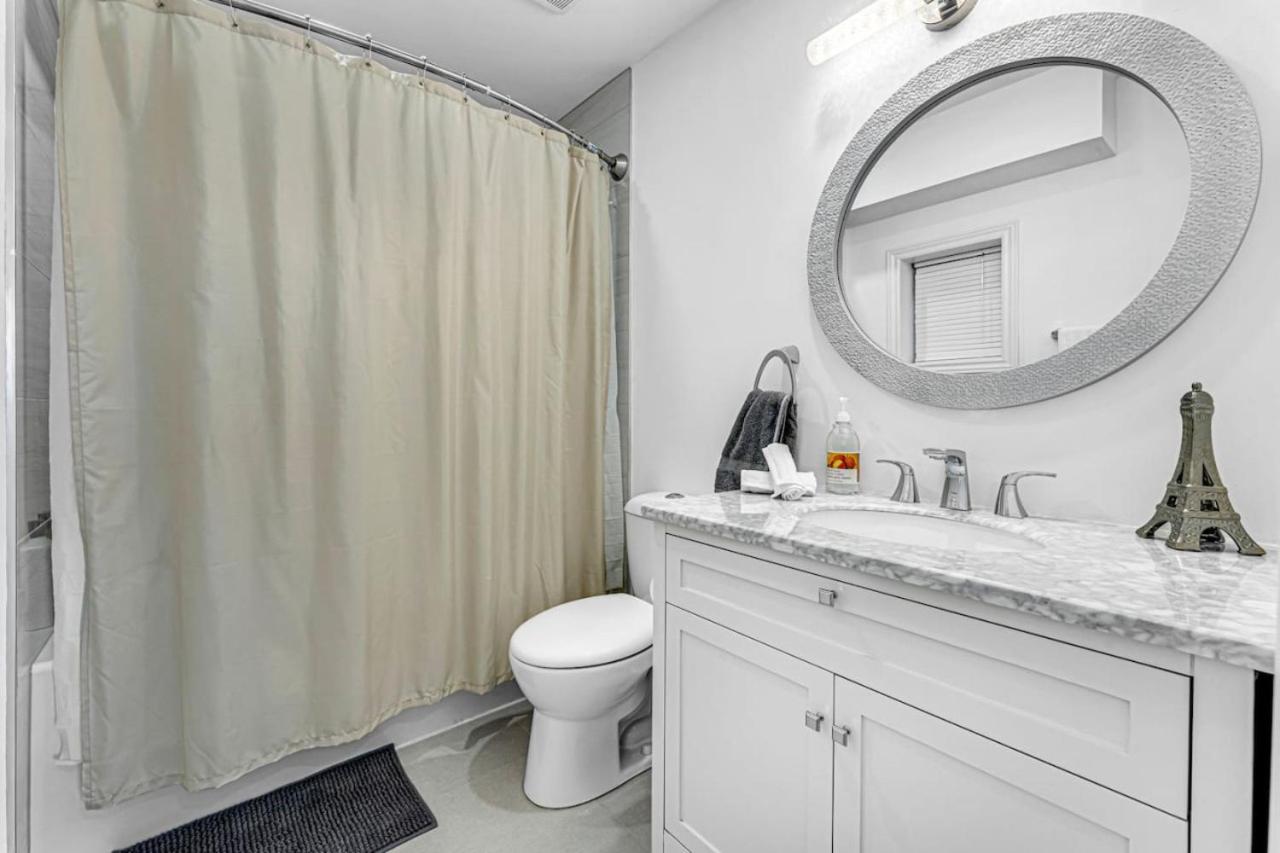 Elegant 3BR Home Near Hospitals Tims Field QEW
