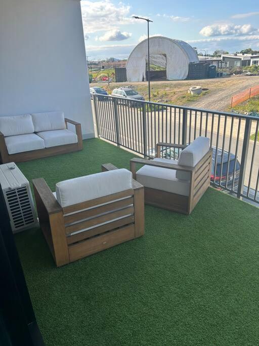 Modern 2Bed 2Bath Rototuna view 3