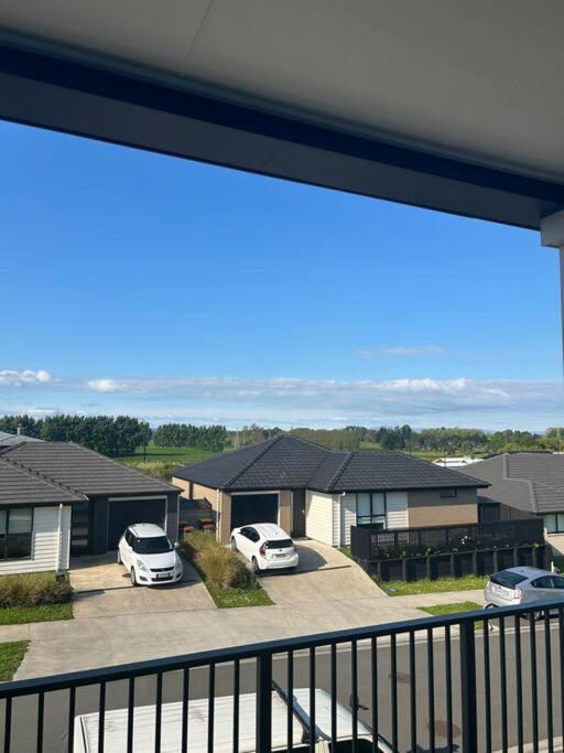 Modern 2Bed 2Bath Rototuna view 4