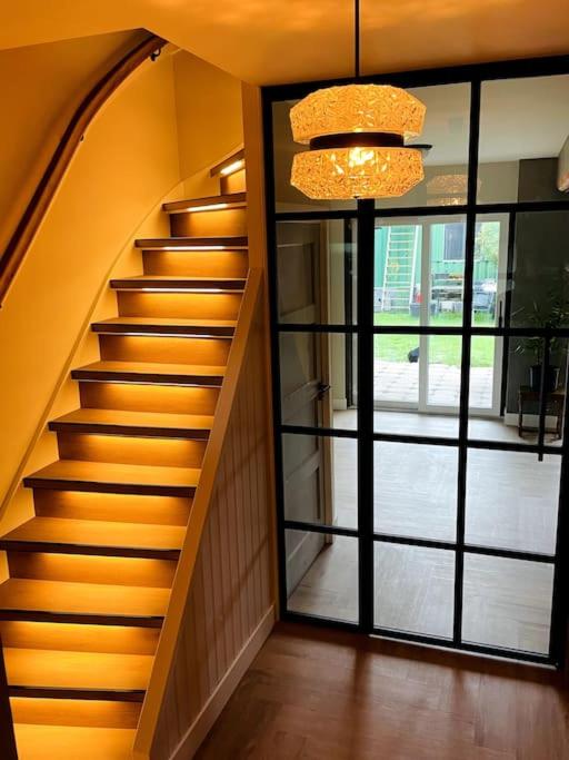 Luxurious Renovated Home, Retro Touch!