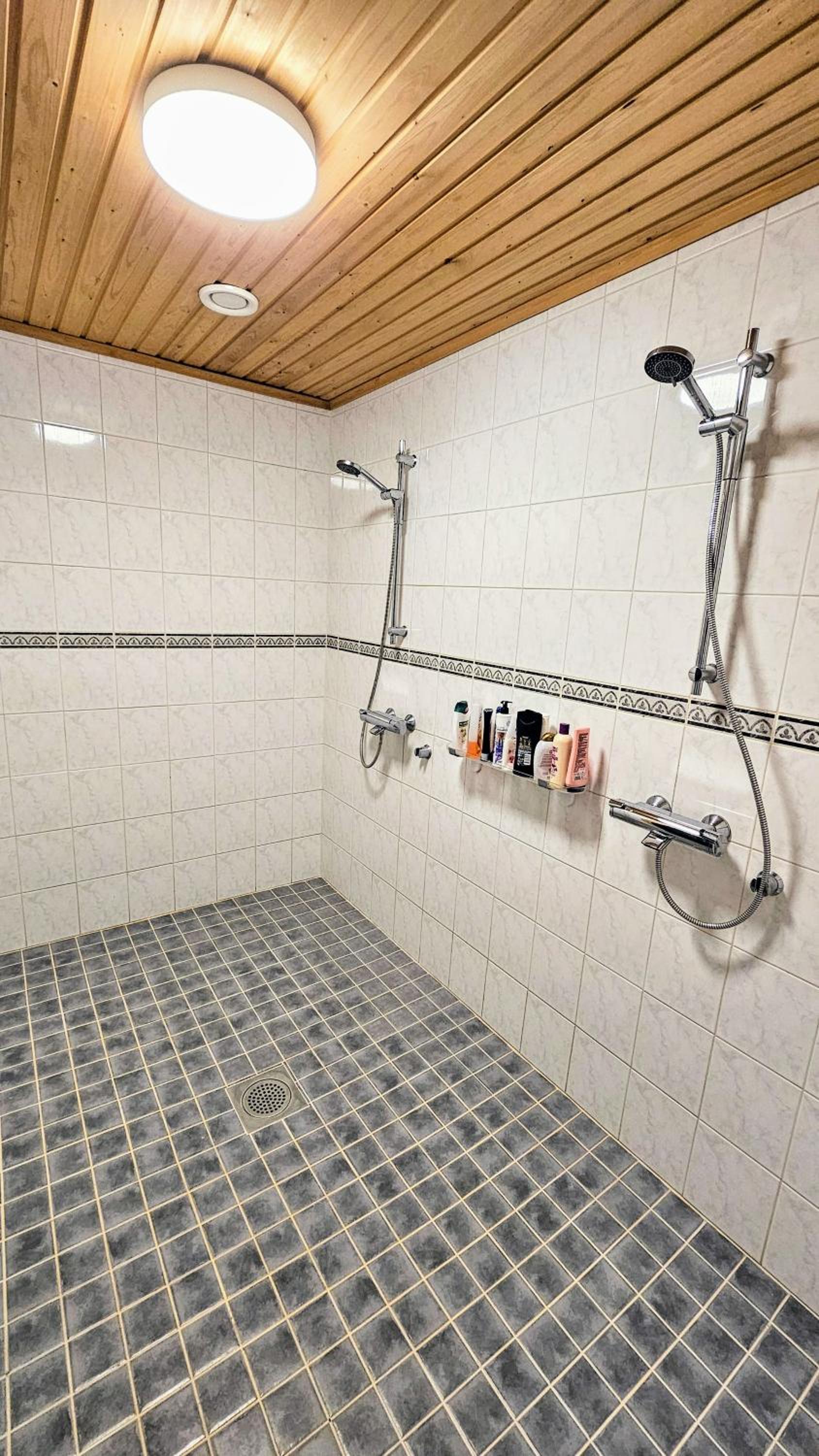 Oma rauhallinen huone