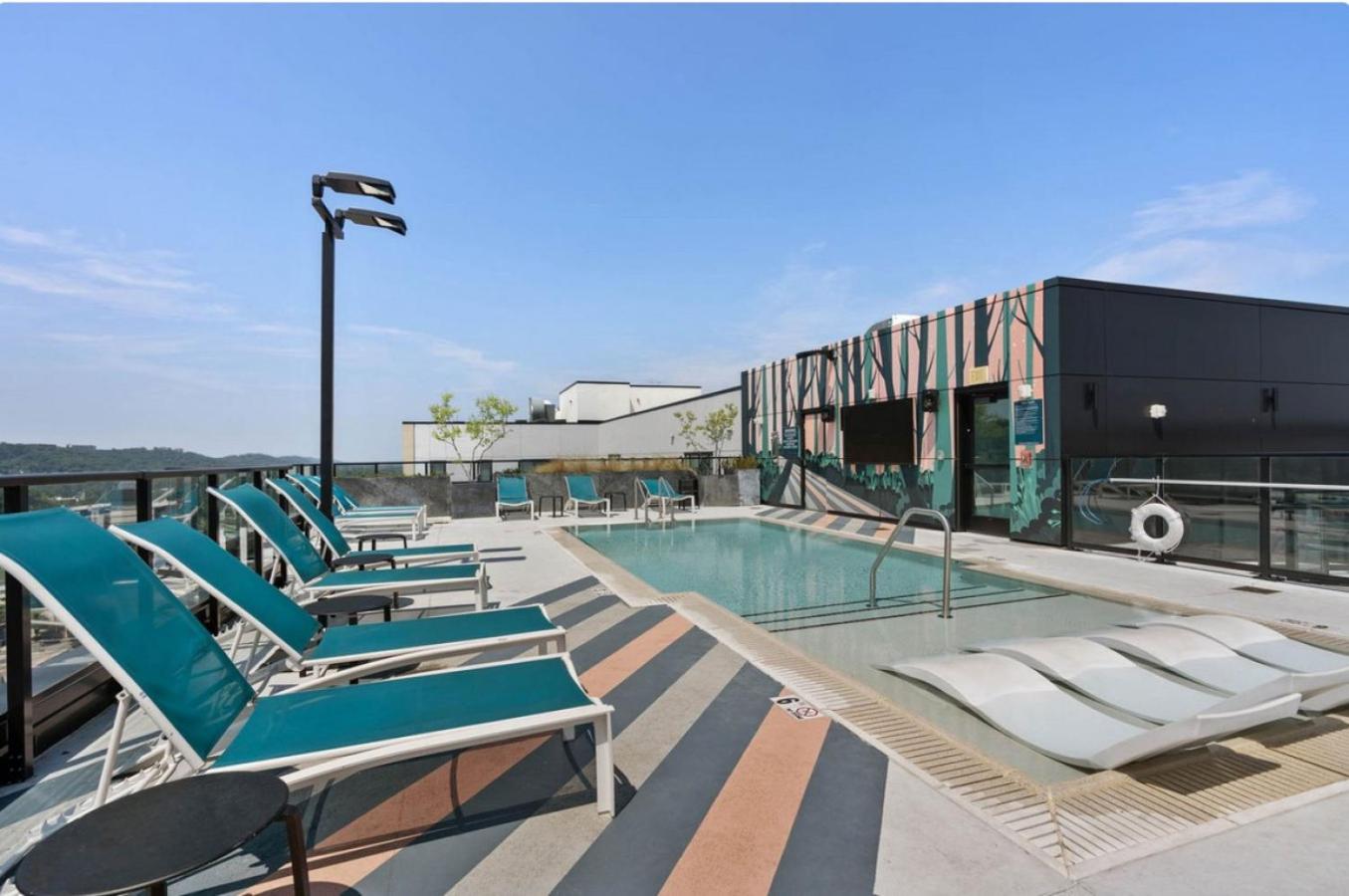 Birmingham Vacations - Tranquil Urban Space Studio City View - Property Image 5