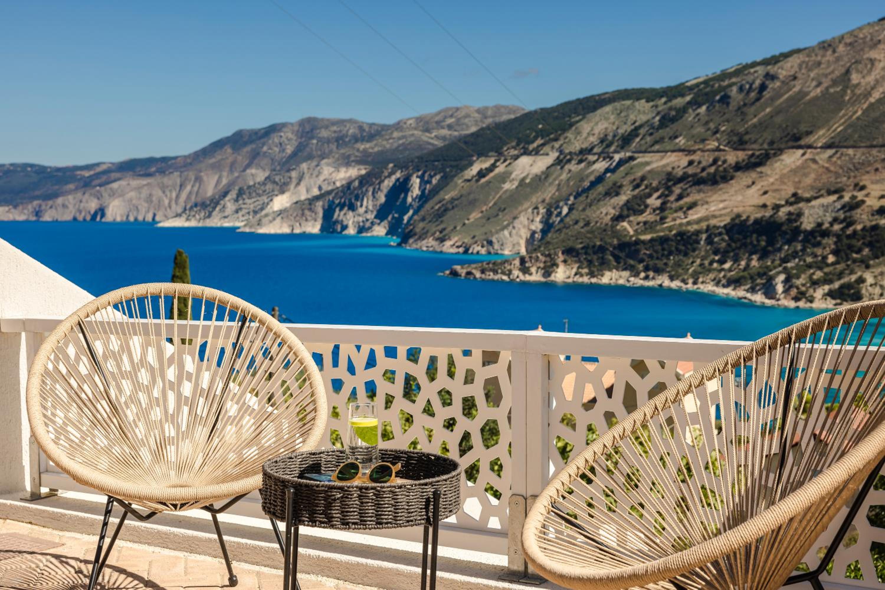aZOLAki Suites