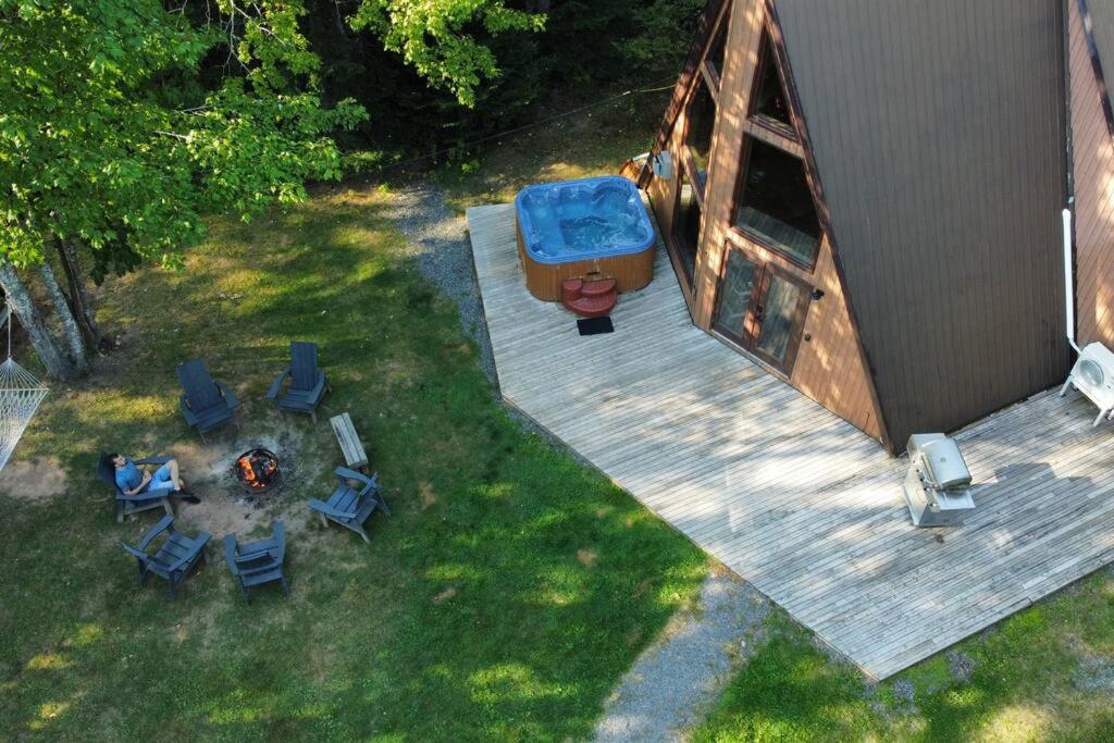 Peaceful Wentworth A-Frame with Hot Tub and Starlink