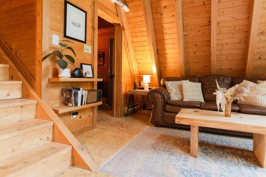 Peaceful Wentworth A-Frame with Hot Tub and Starlink