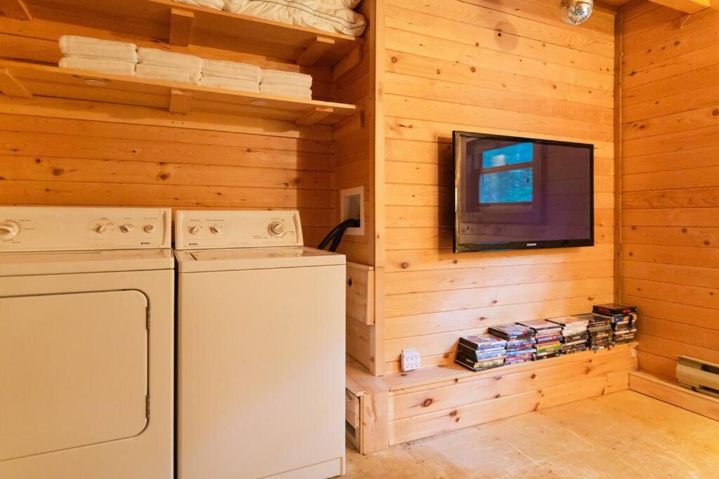 Peaceful Wentworth A-Frame with Hot Tub and Starlink