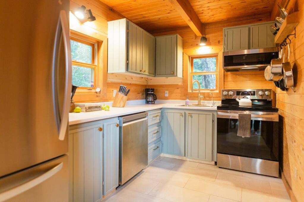 Peaceful Wentworth A-Frame with Hot Tub and Starlink