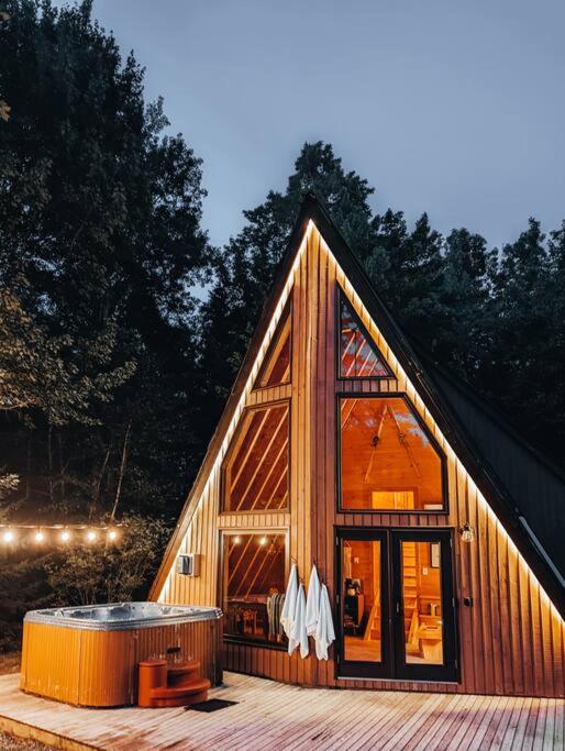Peaceful Wentworth A-Frame with Hot Tub and Starlink