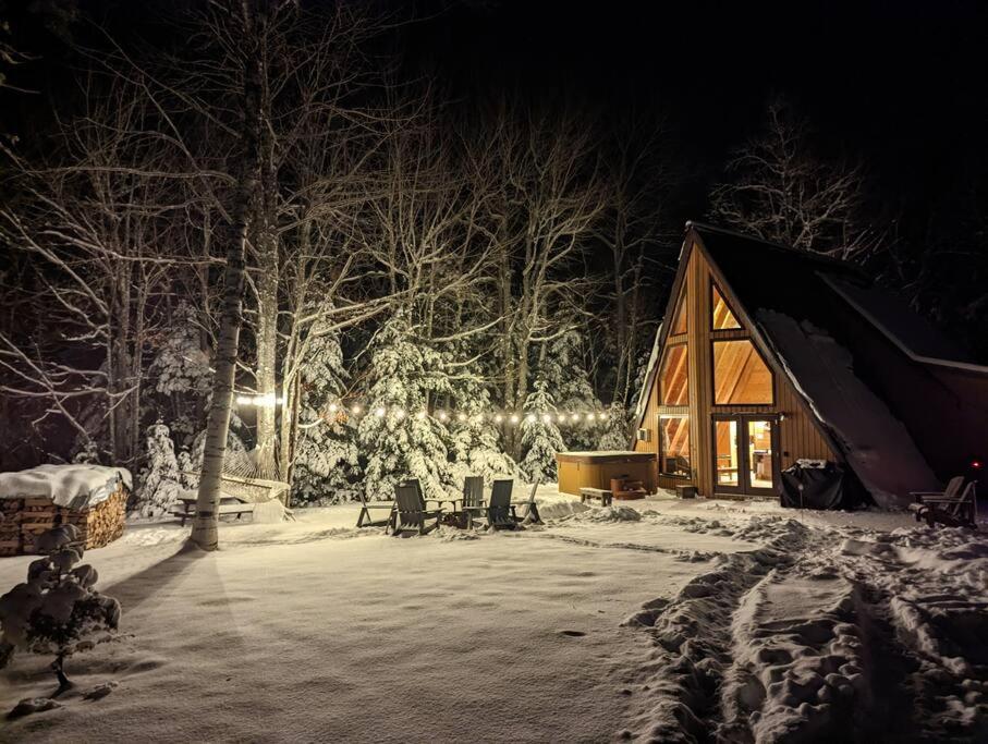 Peaceful Wentworth A-Frame with Hot Tub and Starlink