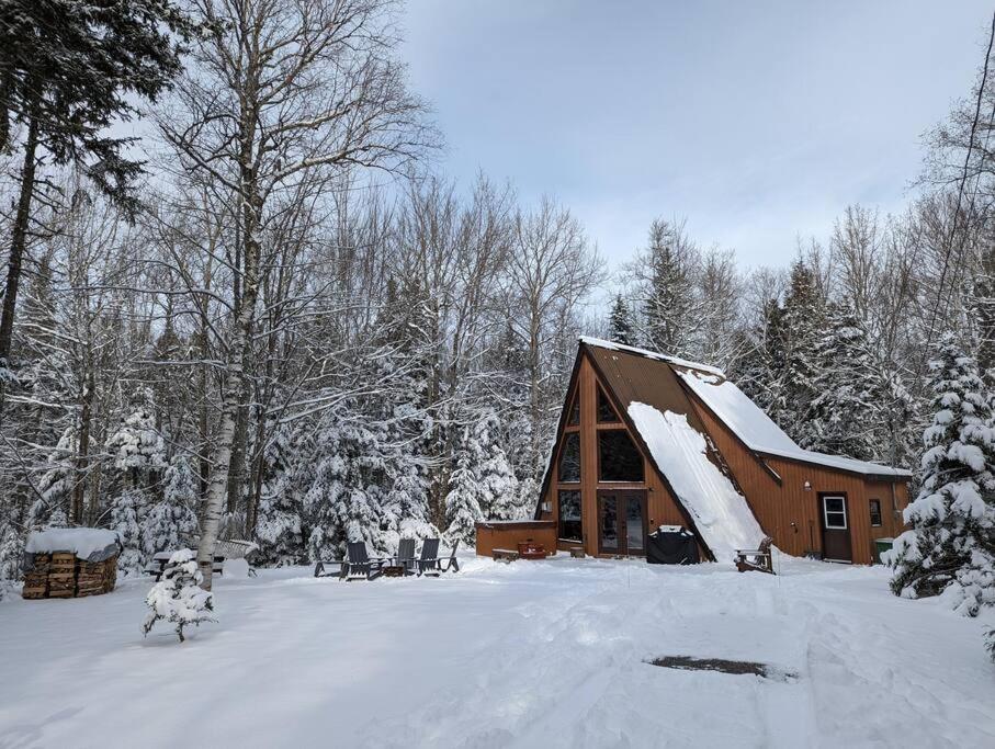 Peaceful Wentworth A-Frame with Hot Tub and Starlink