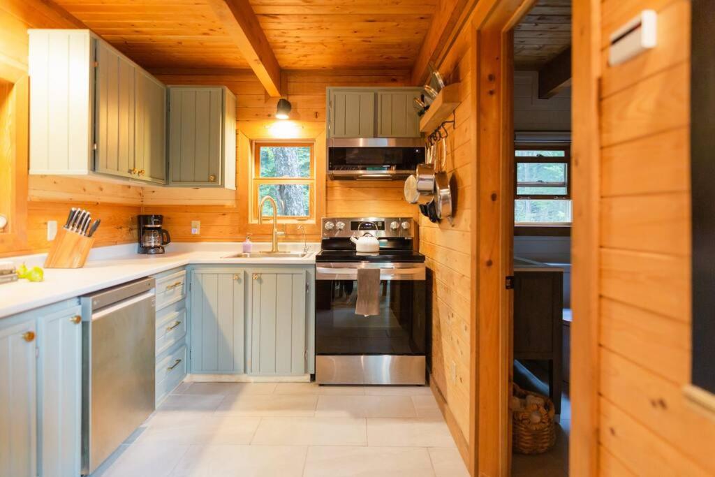 Peaceful Wentworth A-Frame with Hot Tub and Starlink