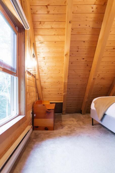 Peaceful Wentworth A-Frame with Hot Tub and Starlink