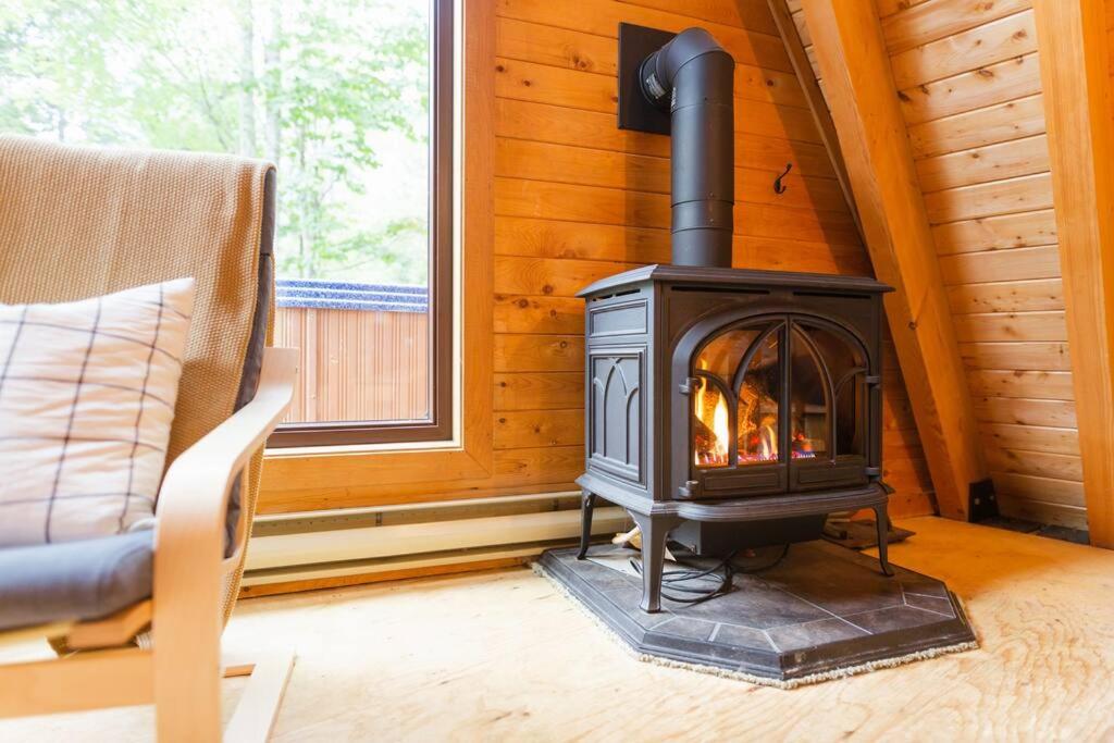 Peaceful Wentworth A-Frame with Hot Tub and Starlink
