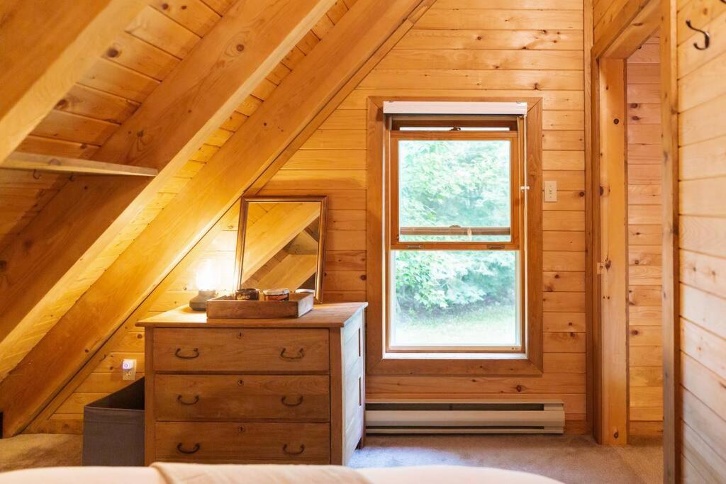 Peaceful Wentworth A-Frame with Hot Tub and Starlink