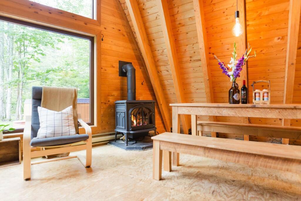 Peaceful Wentworth A-Frame with Hot Tub and Starlink