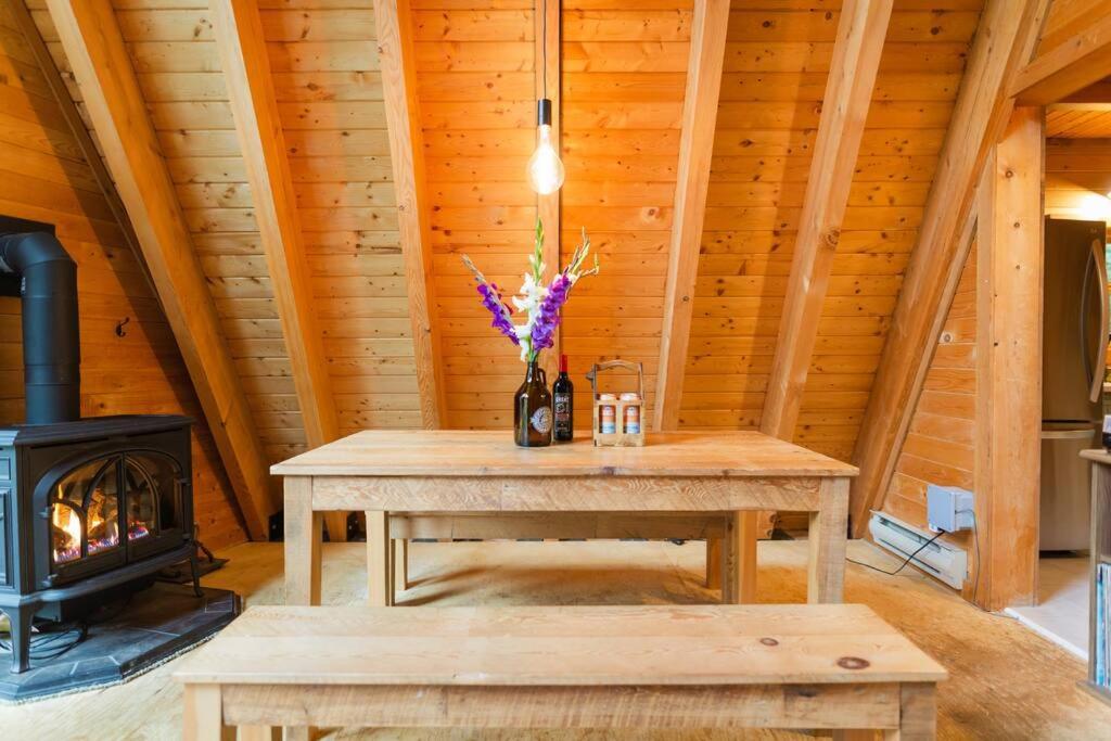 Peaceful Wentworth A-Frame with Hot Tub and Starlink