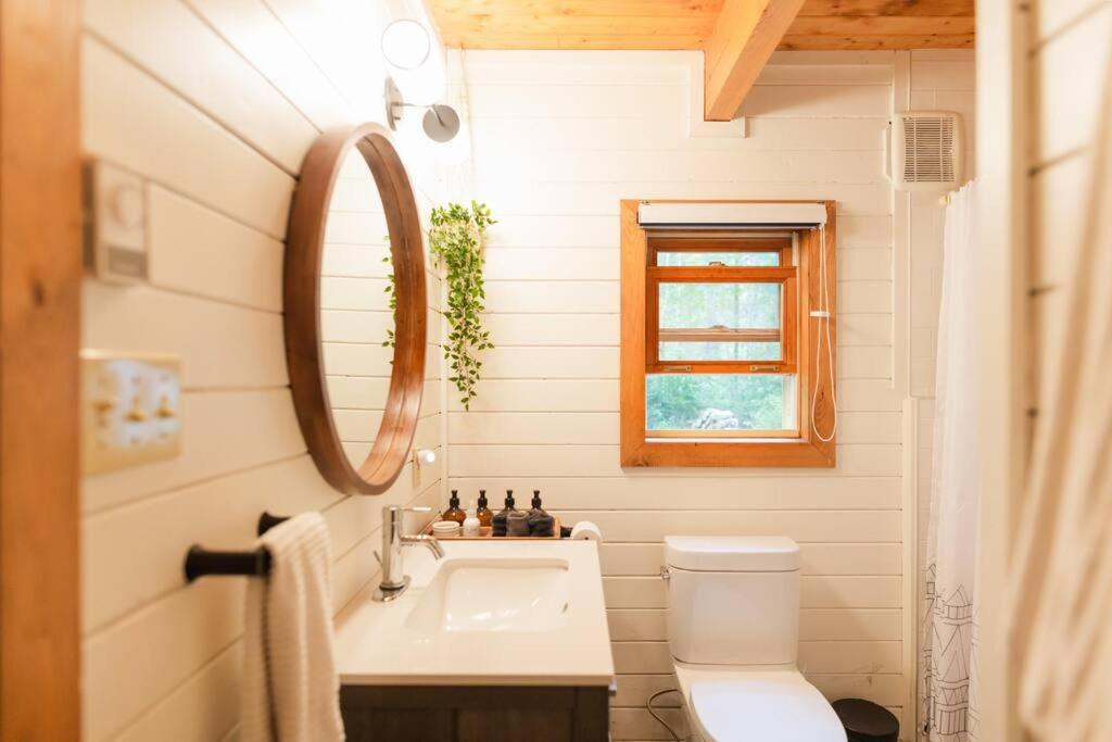 Peaceful Wentworth A-Frame with Hot Tub and Starlink