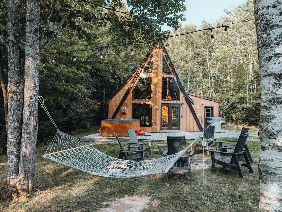 Peaceful Wentworth A-Frame with Hot Tub and Starlink
