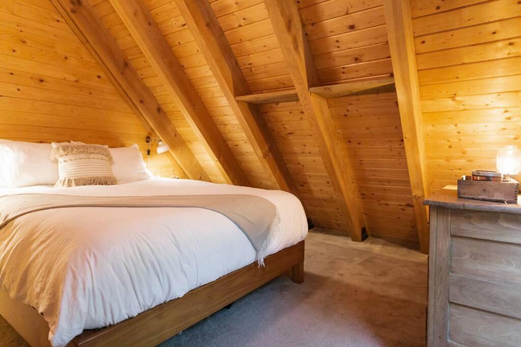 Peaceful Wentworth A-Frame with Hot Tub and Starlink