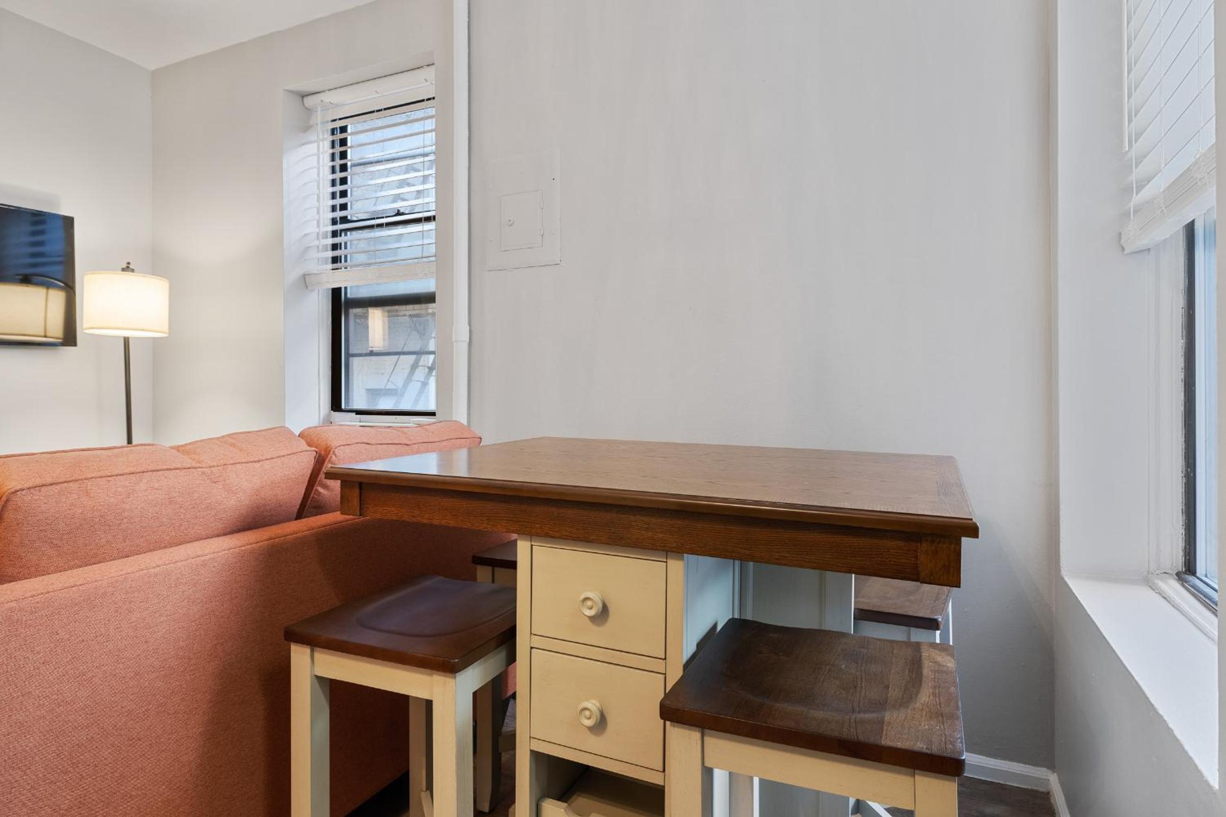 Inspiring Urban Life, Times square Apartments