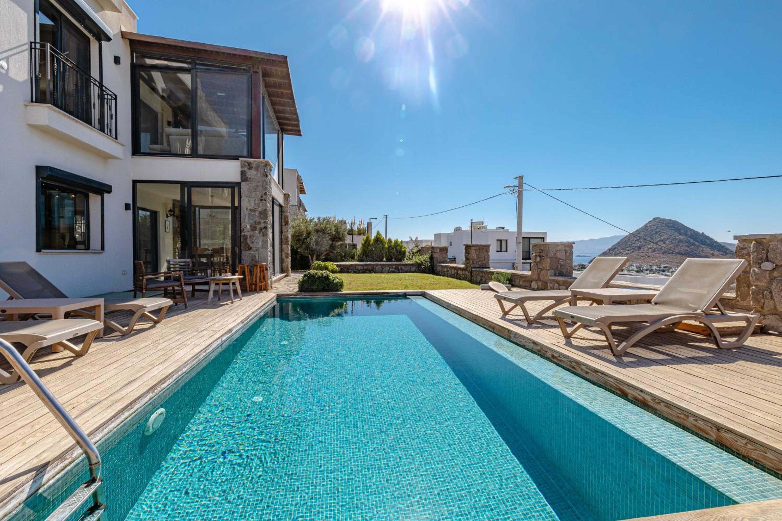 Elegant Villa Private Pool & Stunning Views