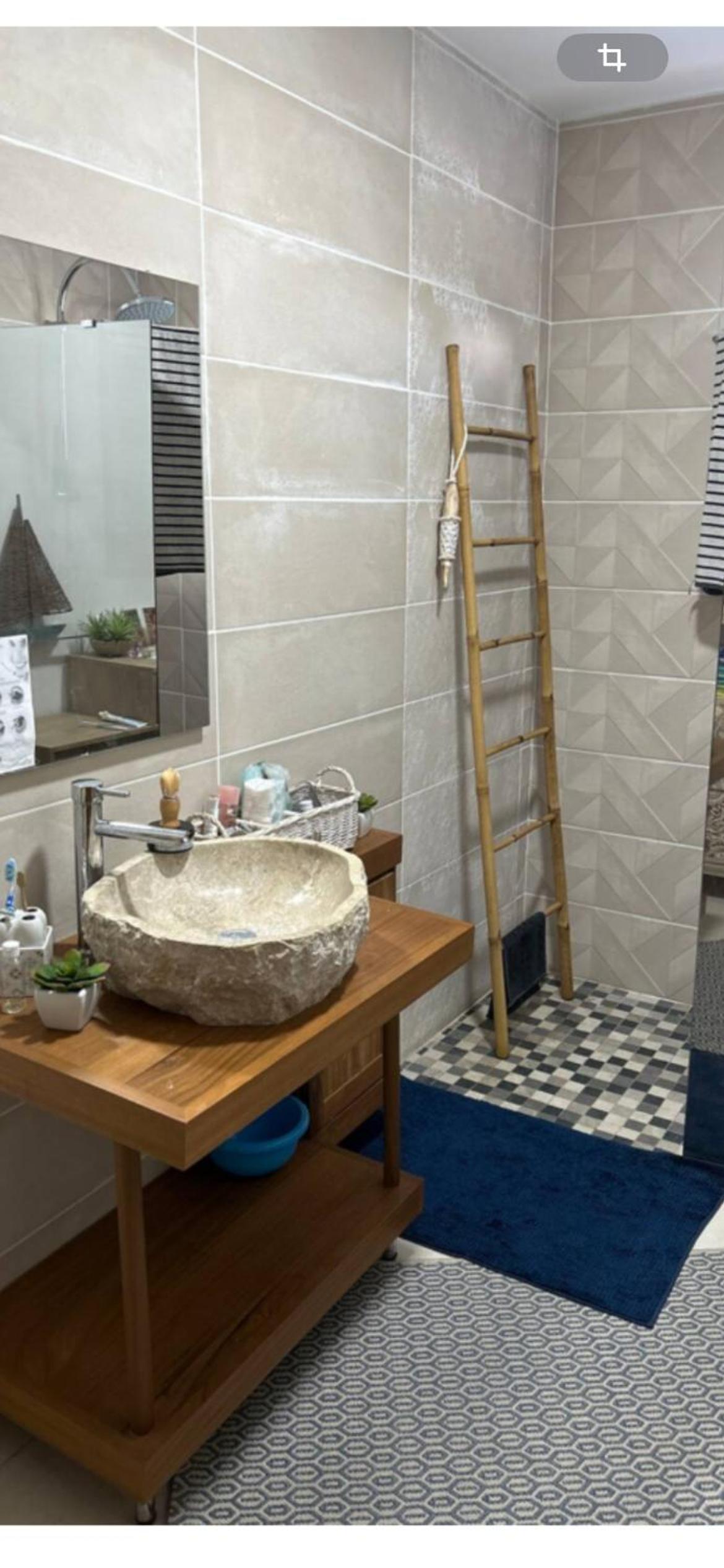 Chambre privée dans Villa avec piscine