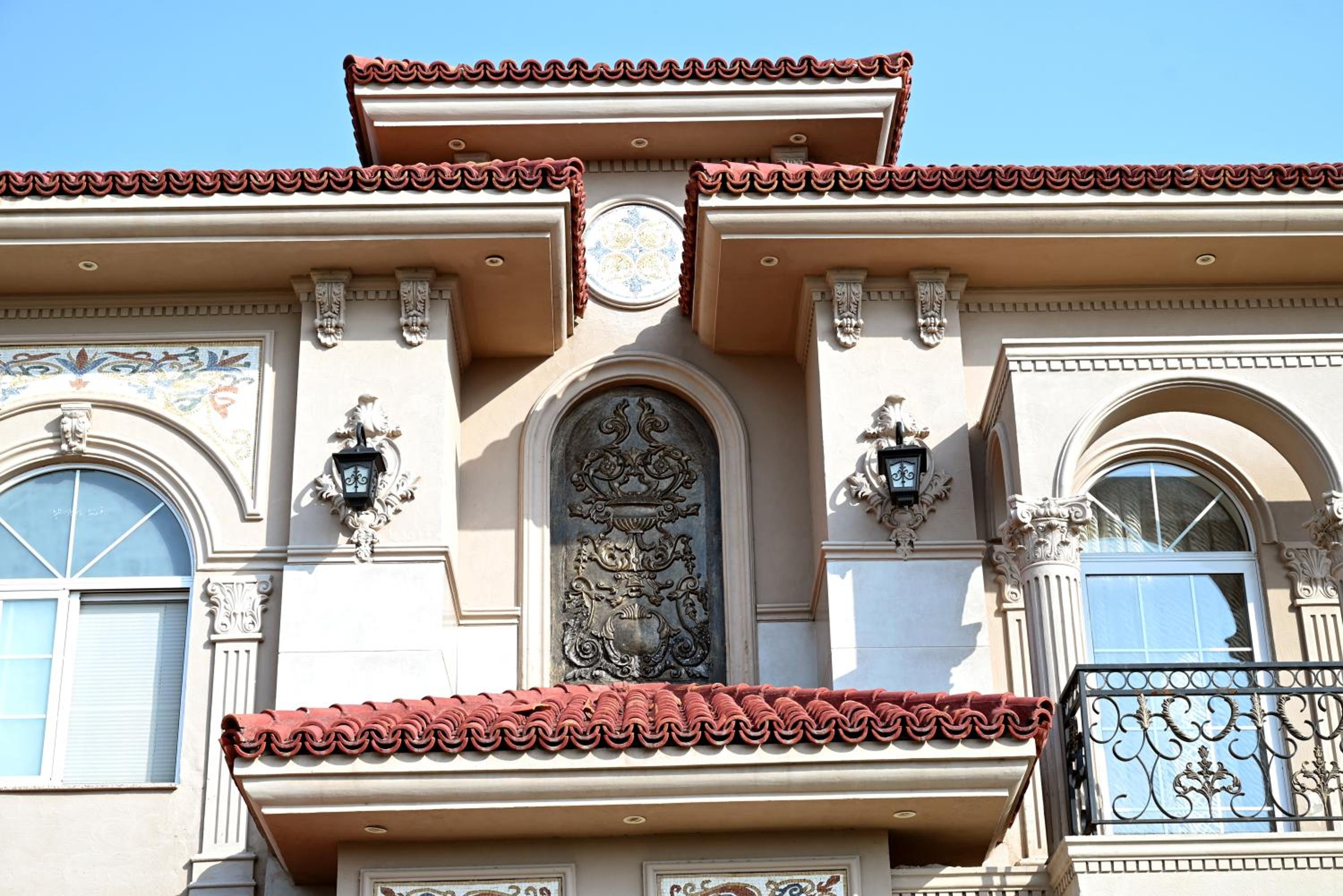 Luxury Spanish Villa Close to Raya Fairways Commercial view 2