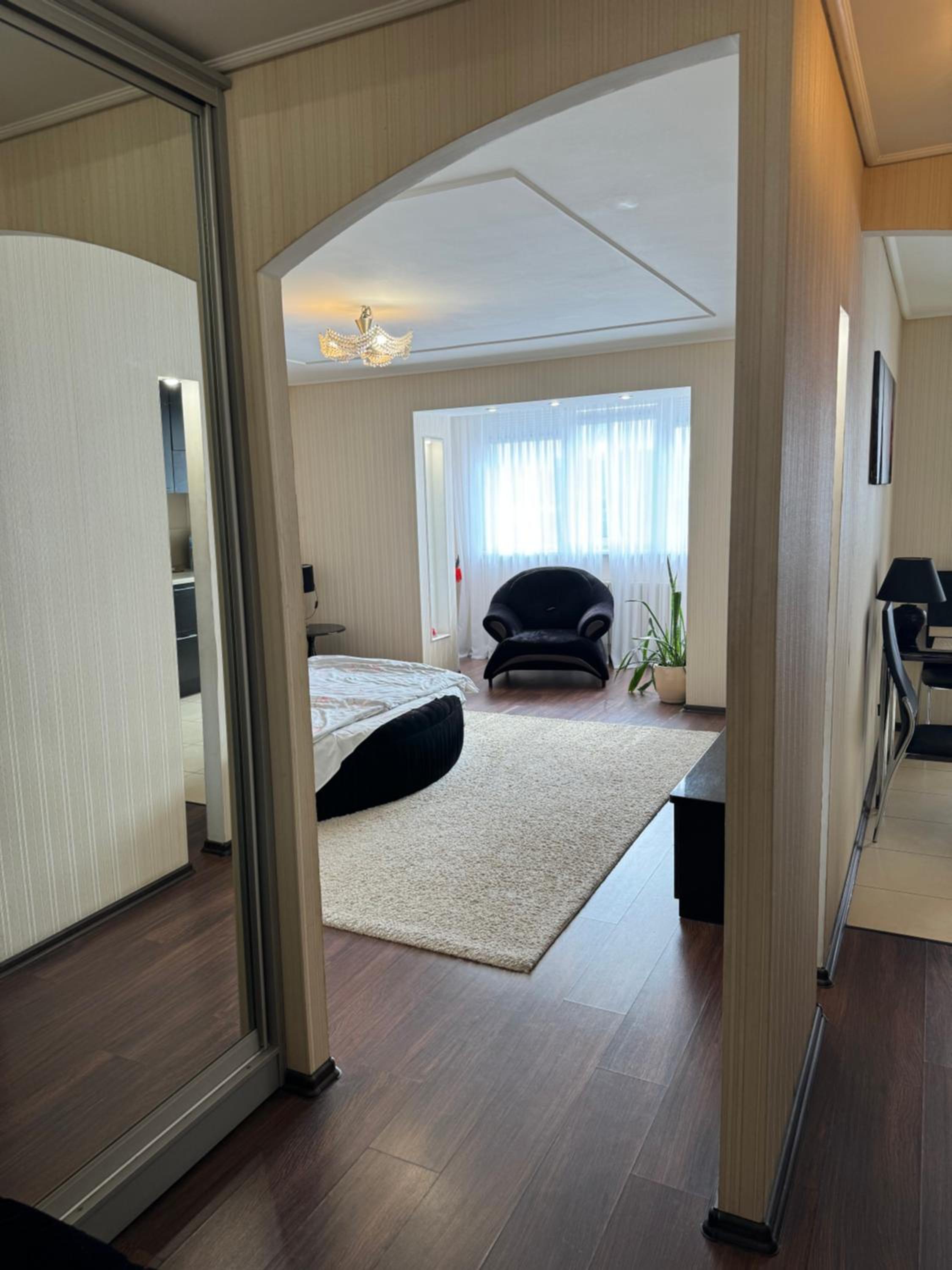 Modern classic Apartment in the center view 4
