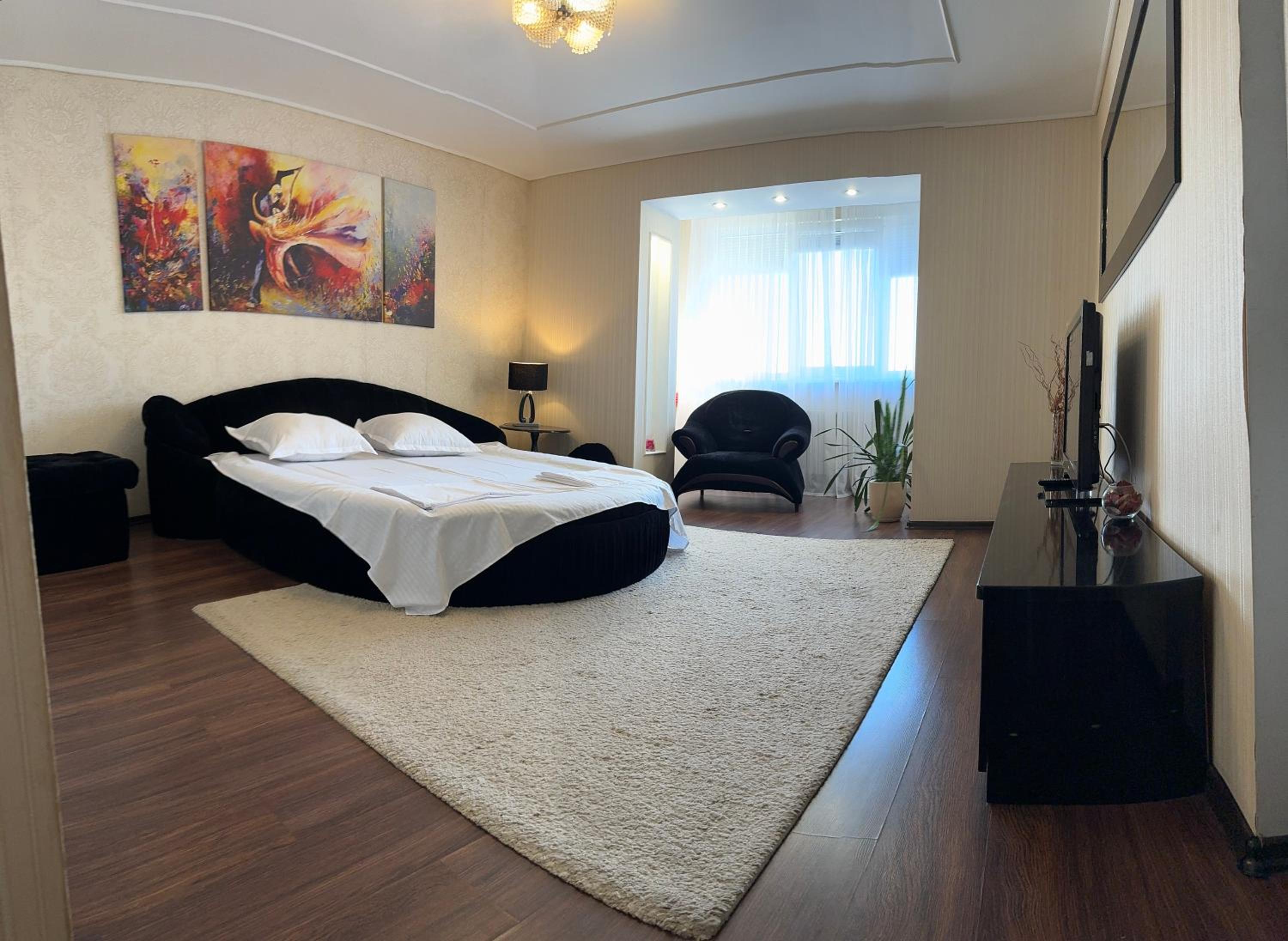 Modern classic Apartment in the center view 2