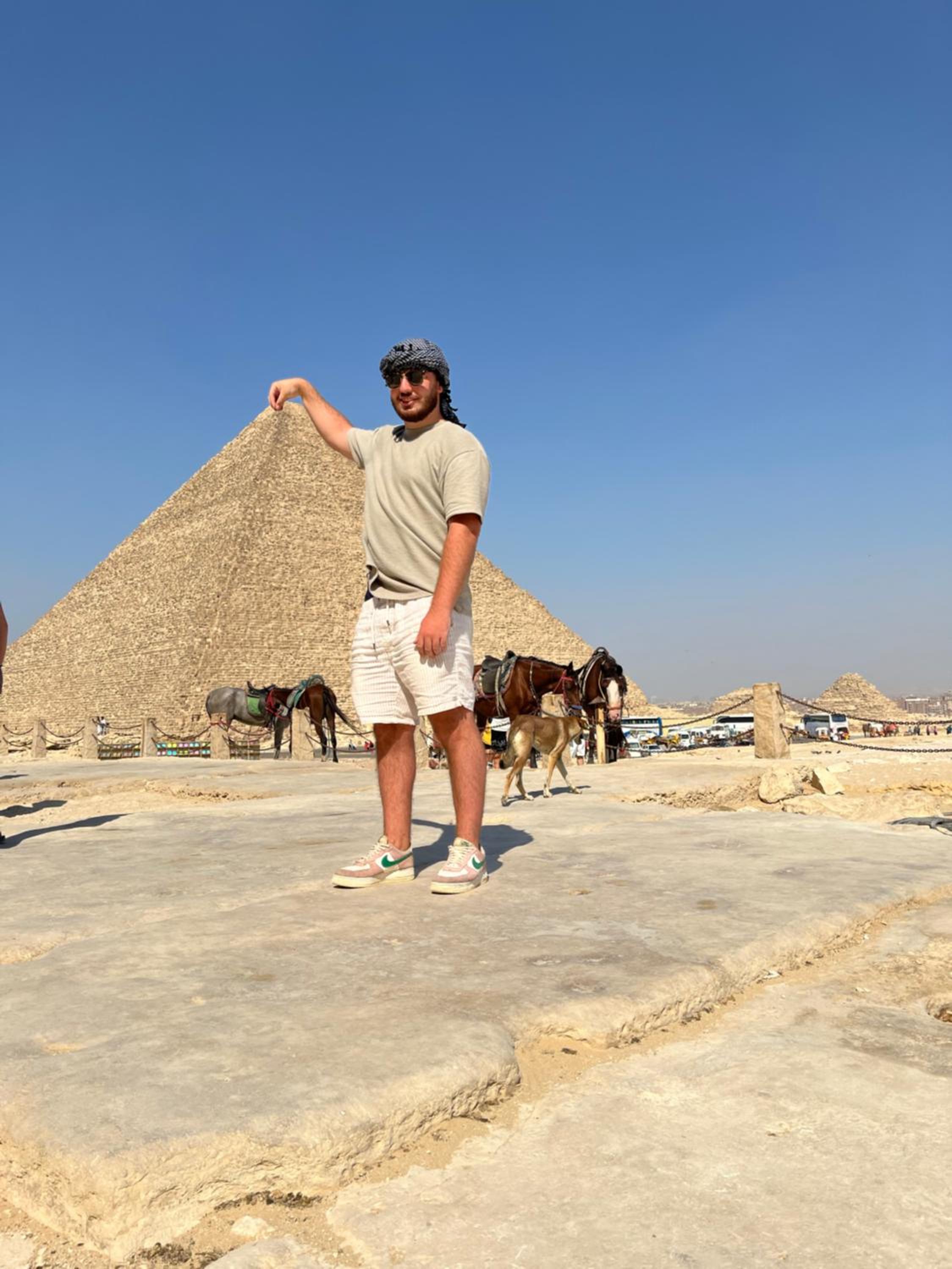 The pharaohs pyramids view apartment