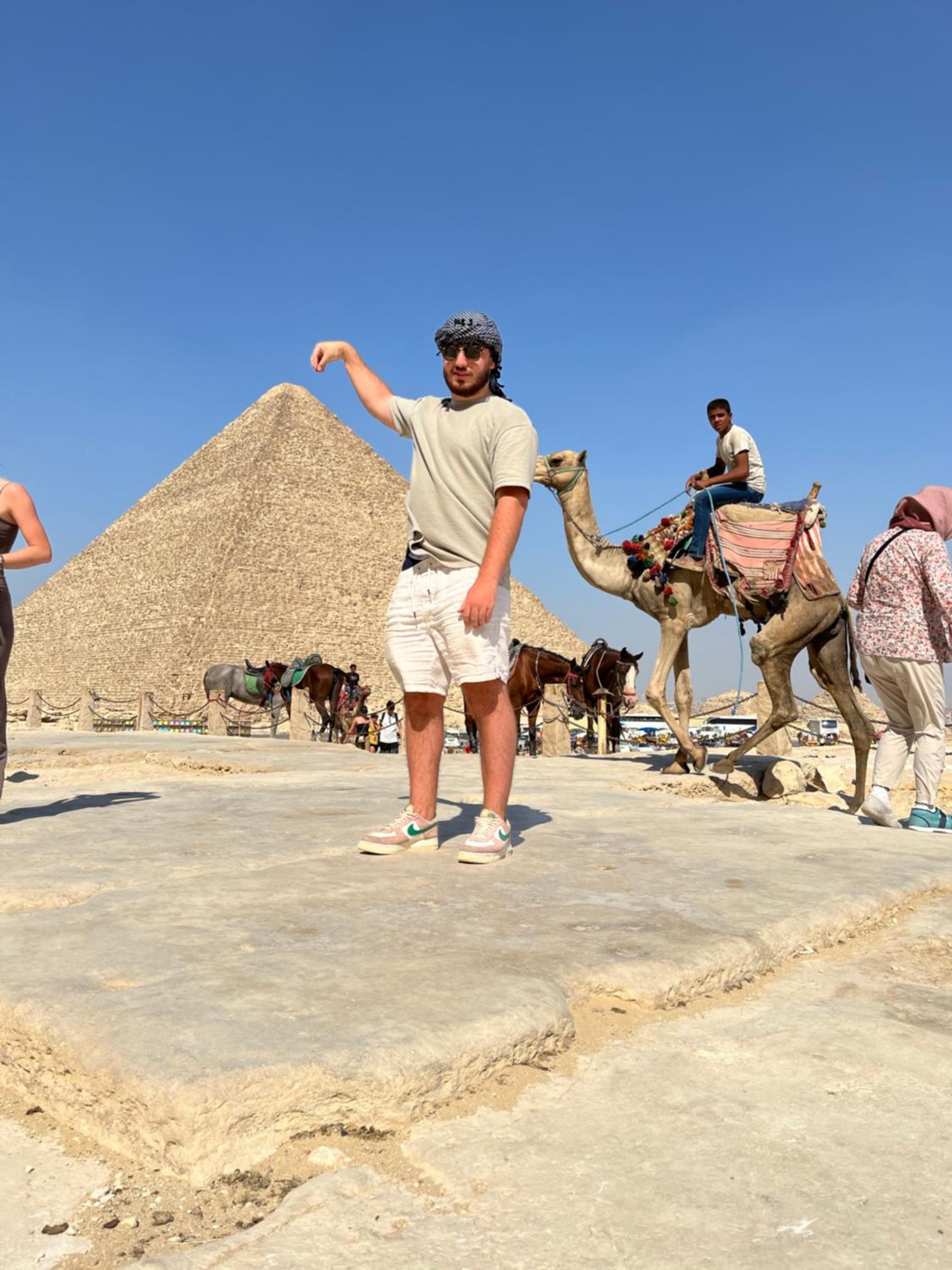 The pharaohs pyramids view apartment
