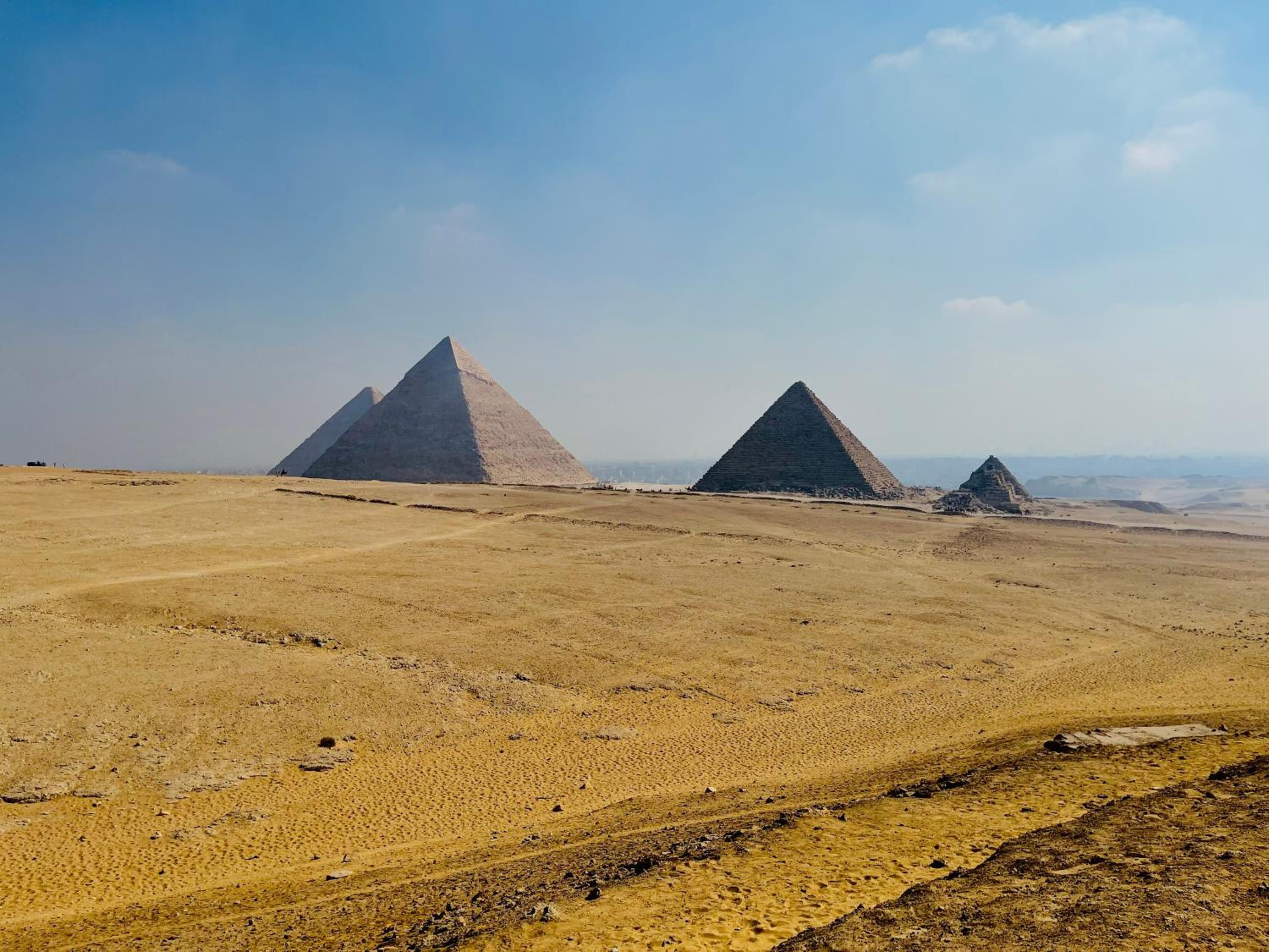 The pharaohs pyramids view apartment