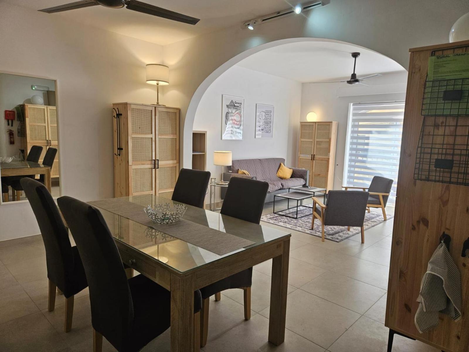 Bright & Spacious Apartment view 3