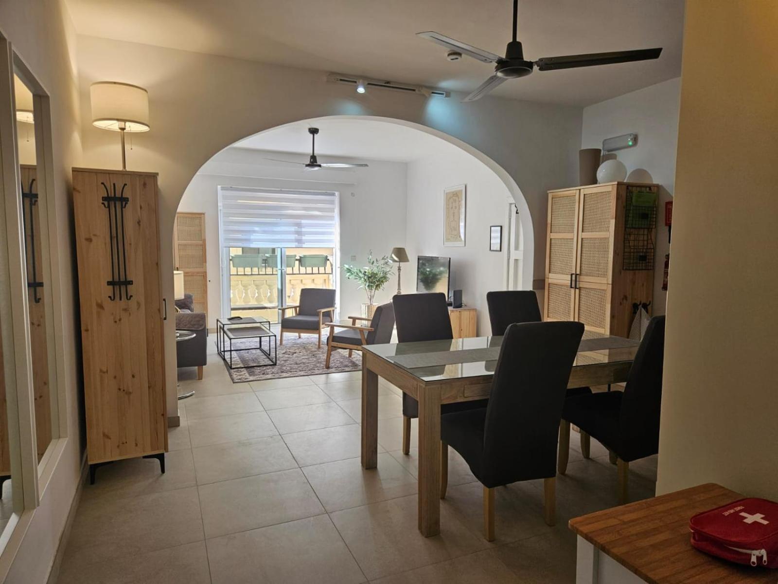 Bright & Spacious Apartment view 5