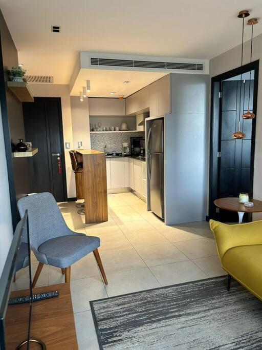 Suite moderna con vista a la ciudad y al río en Puerto Santa Ana