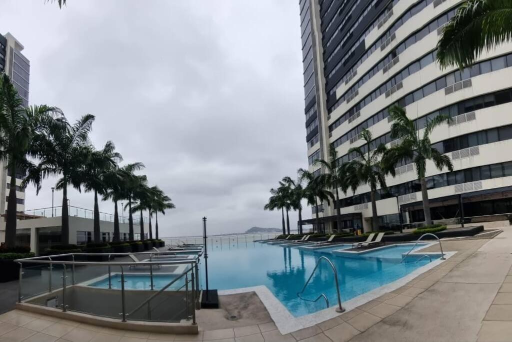 Suite moderna con vista a la ciudad y al río en Puerto Santa Ana