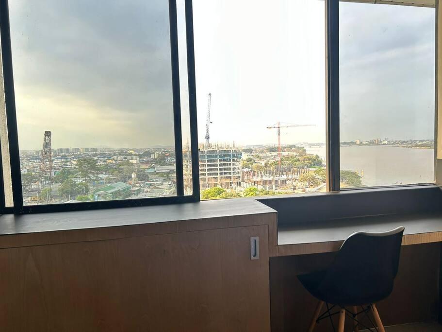 Suite moderna con vista a la ciudad y al río en Puerto Santa Ana