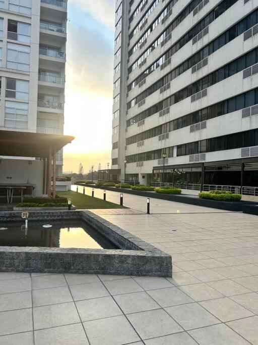 Suite moderna con vista a la ciudad y al río en Puerto Santa Ana