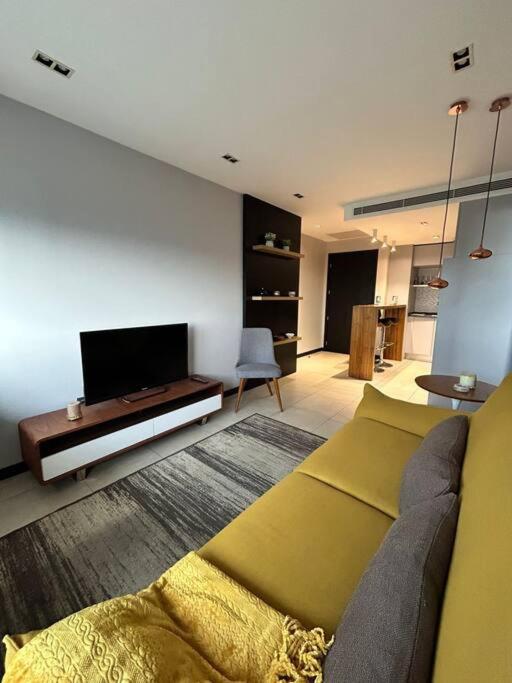 Suite moderna con vista a la ciudad y al río en Puerto Santa Ana