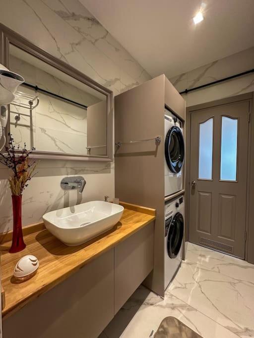 ŞAHİN PERA SUİT2 Great location 2 Br air-conditioned apartment
