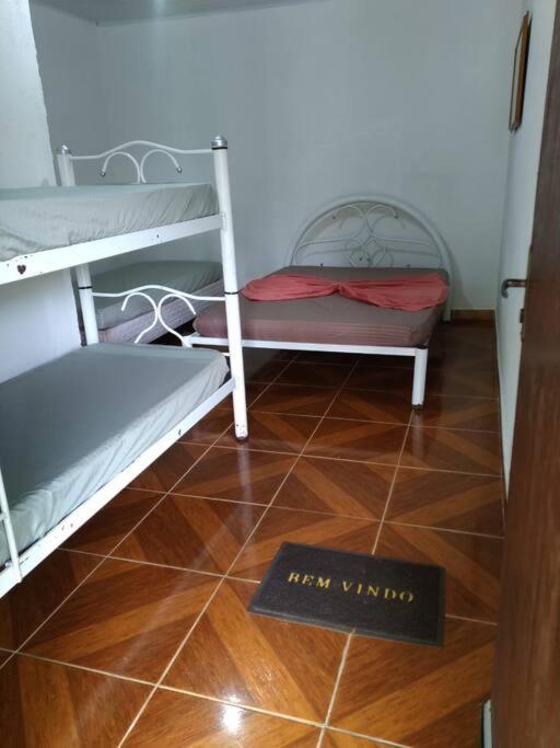 Sitío familiar, piscina com água de nascente!