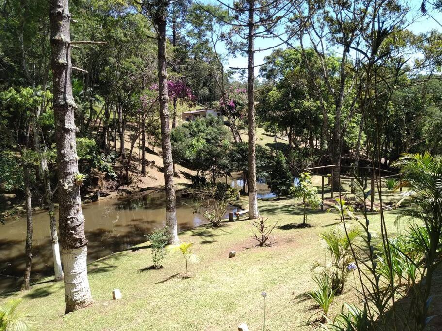 Sitío familiar, piscina com água de nascente!