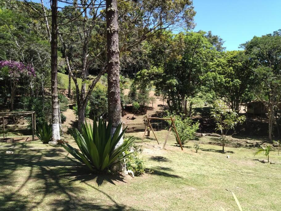 Sitío familiar, piscina com água de nascente!