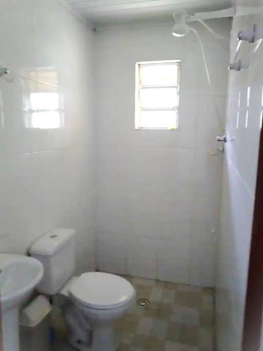 Sitío familiar, piscina com água de nascente!