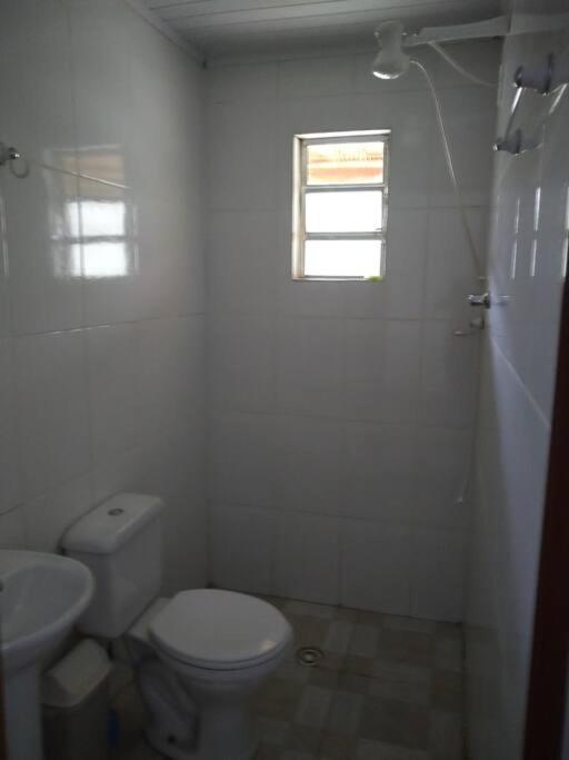 Sitío familiar, piscina com água de nascente!